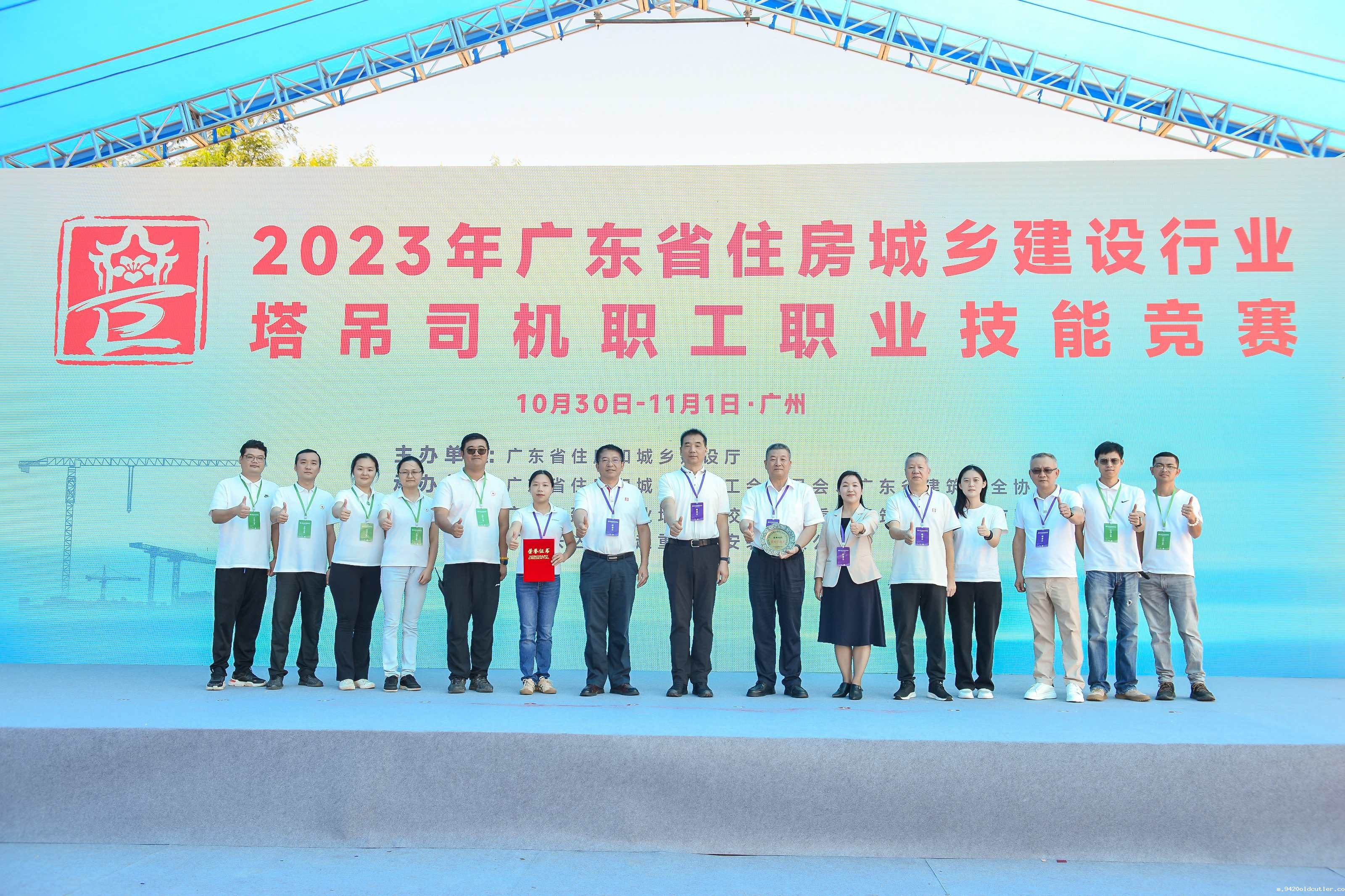 13合影留念_副本.jpg 13合影留念_副本.jpg