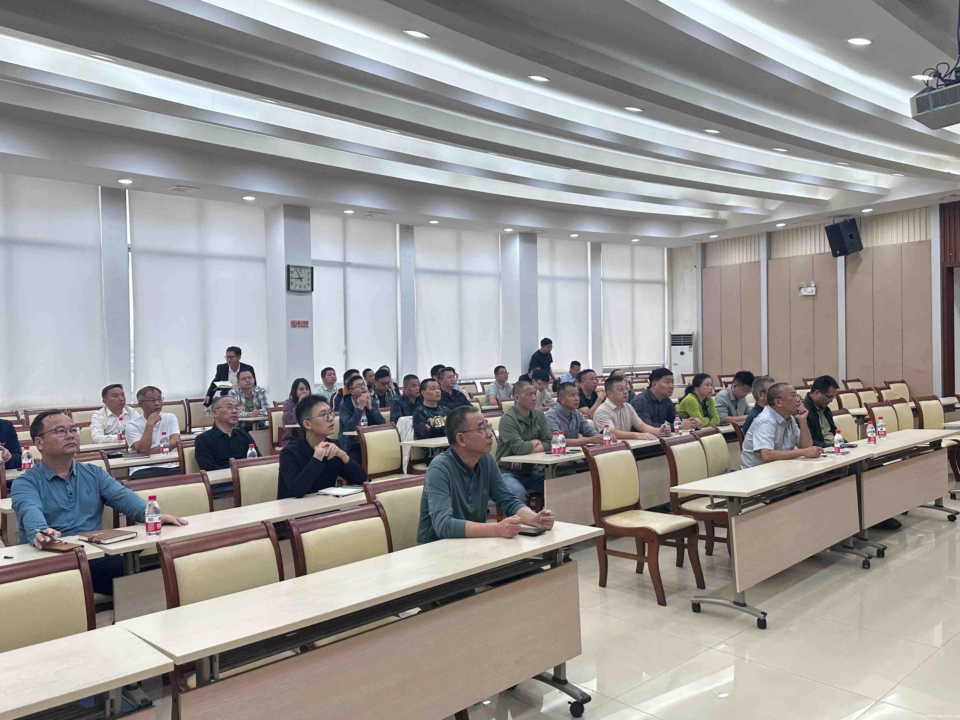 微信图片_20251021144451_904_134_副本.jpg 微信图片_20251021144451_904_134_副本.jpg